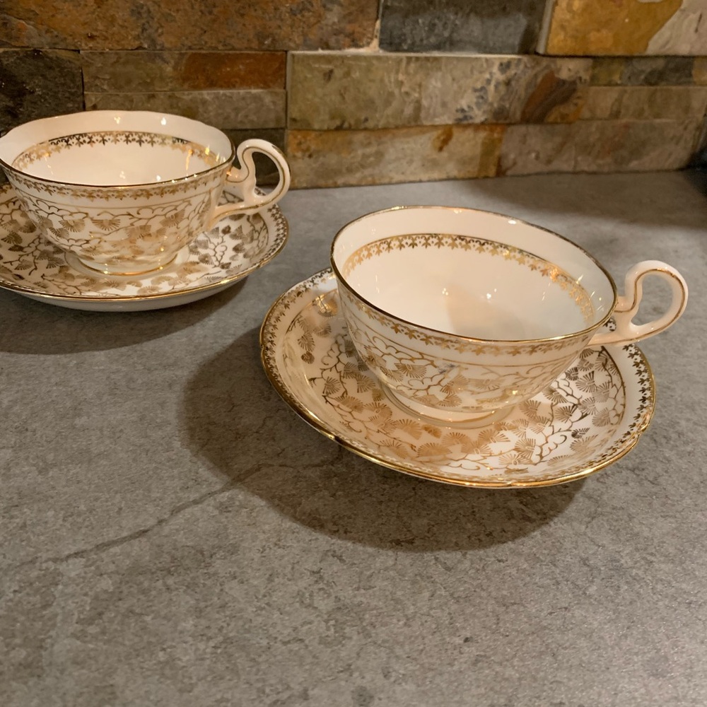 2 Set Vintage Royal Grafton Bone China Teacup and Saucer Gold and White Y8